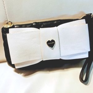 BETSEY JOHNSON  VINTAGE NEW BOW WRISLET *BE MINE* BLACK and WHITE